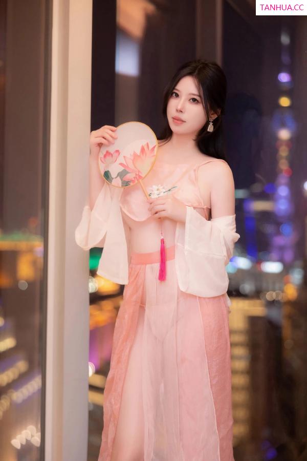 白茹雪  [XiuRen]高清写真图 2024.05.08 No.8503 白茹雪abby 美腿性感第9张图片
